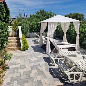 apartments-vukman.hotels-in-trogir.com/