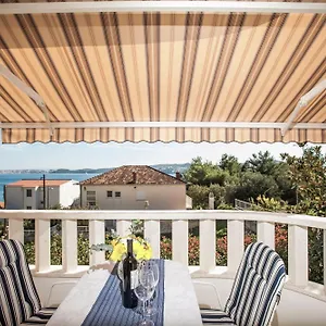 apartments-barbara-trogir.hotels-in-trogir.com/