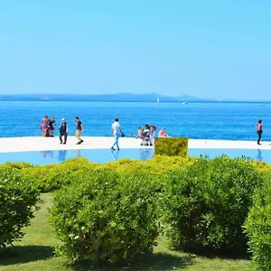 3* Vendégház & Room's Anni